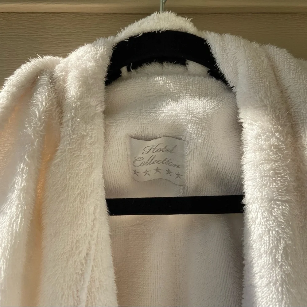 Gently Loved Sz-L/XL Robe By:”Hotel Collection” Luxurious💯Cotton White Bathrobe